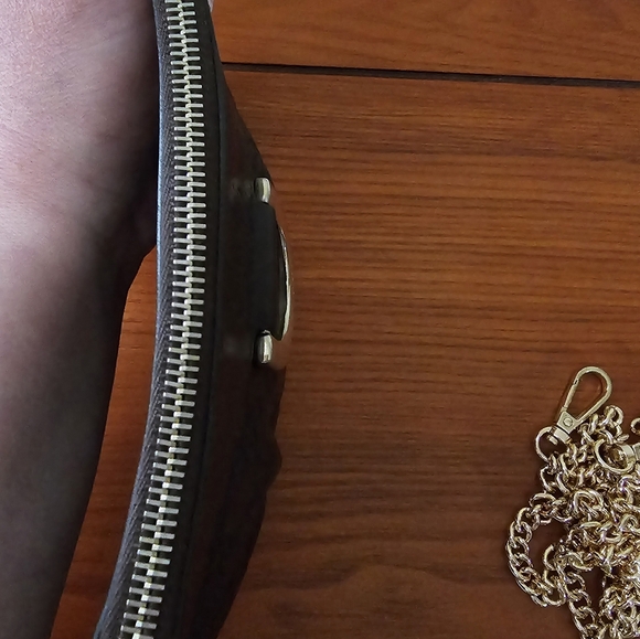 Authentic Gucci - Picture 9 of 13